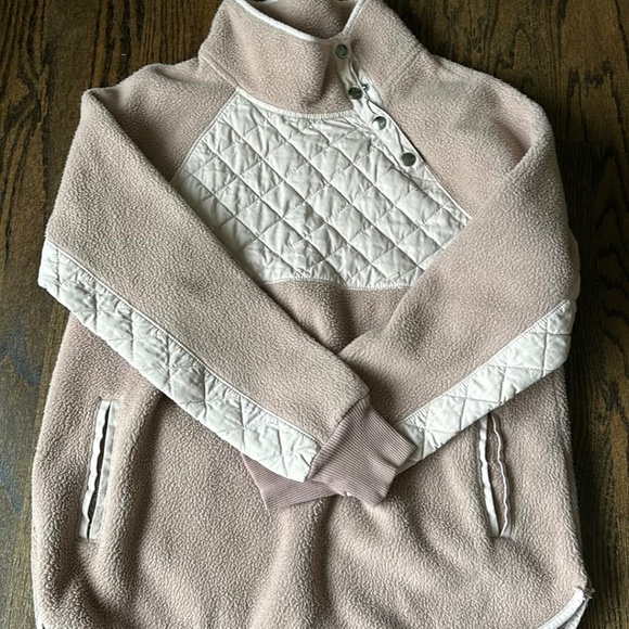 Abercrombie and Fitch Pullover - Picture 1 of 2